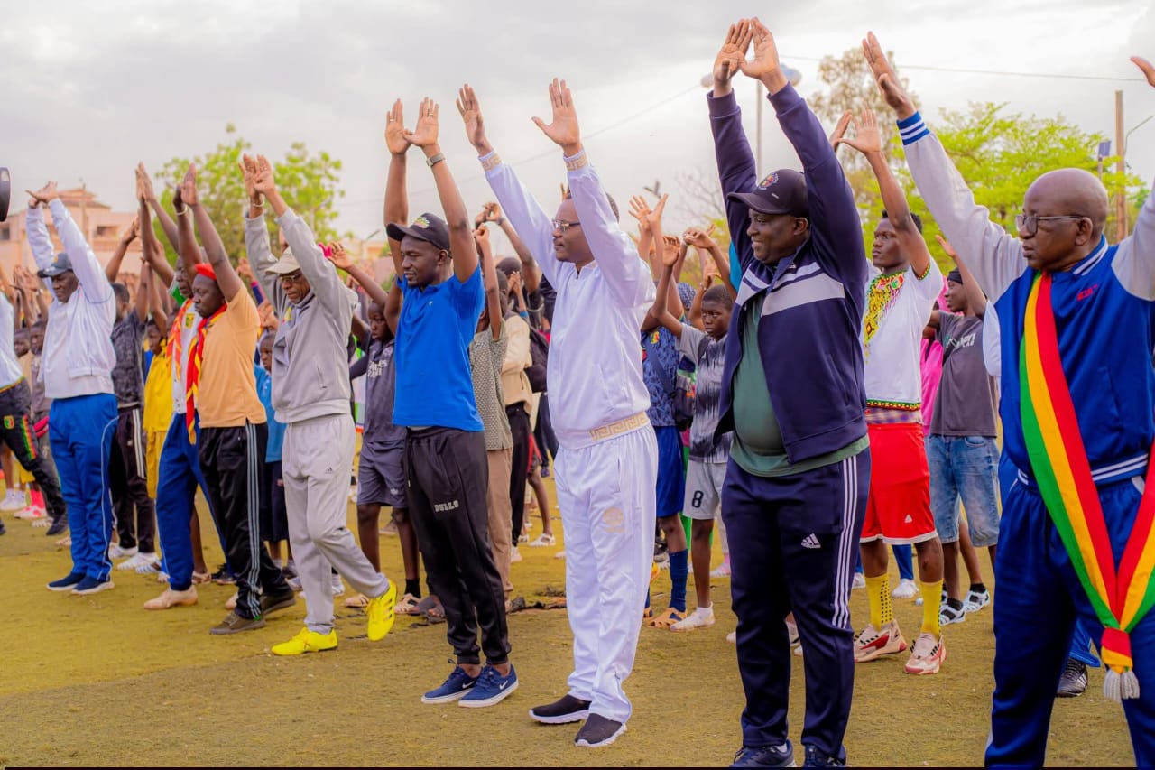 𝐒𝐏𝐎𝐑𝐓 𝐃𝐄 𝐌𝐀𝐒𝐒𝐄 : Le Ministre Fomba donne L&rsquo;exemple