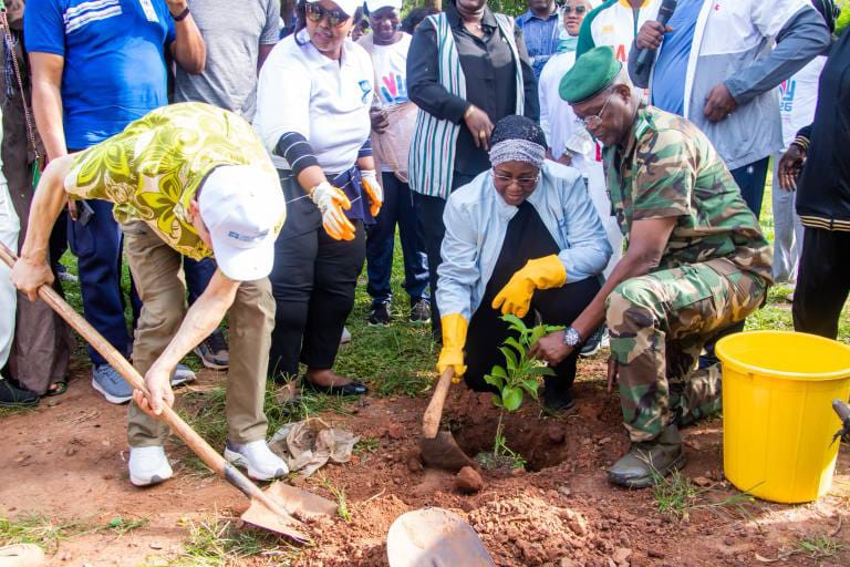 Transition écologique au Mali : La jeunesse et le PNUD plantent les graines du changement au Parc National